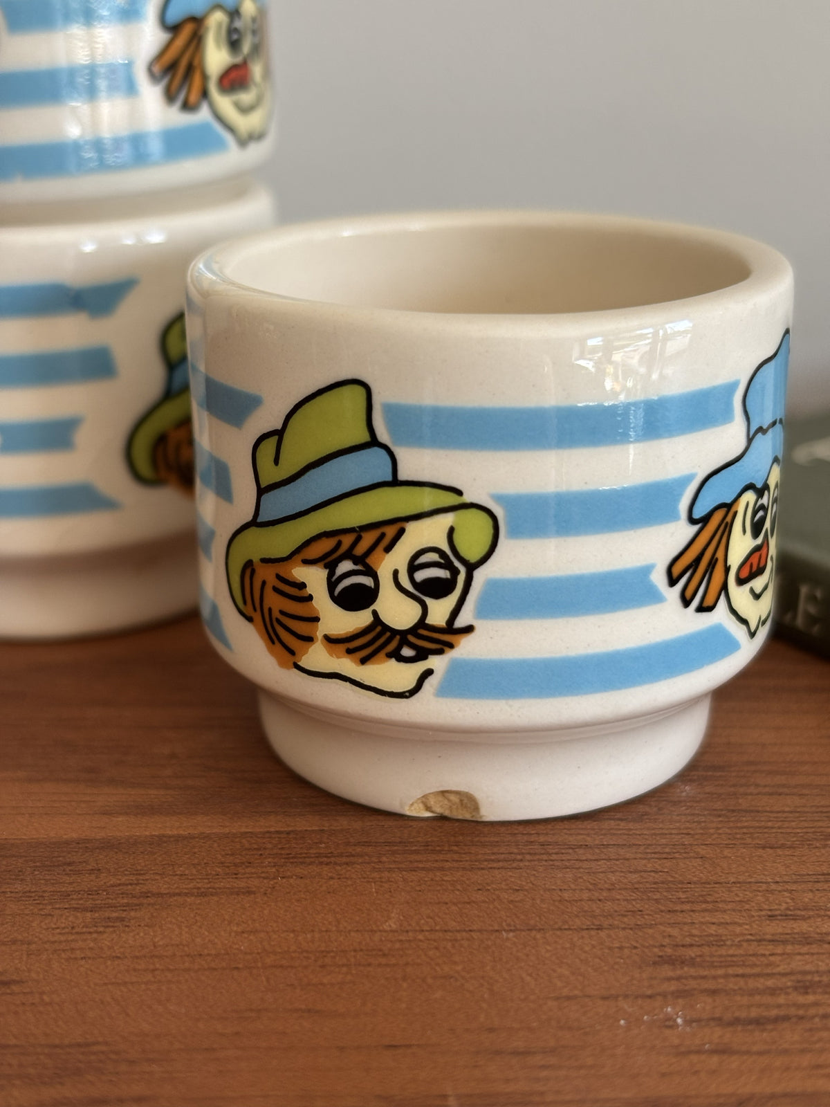 Vintage Hornsea ceramic cup showing detail of chip on base. 